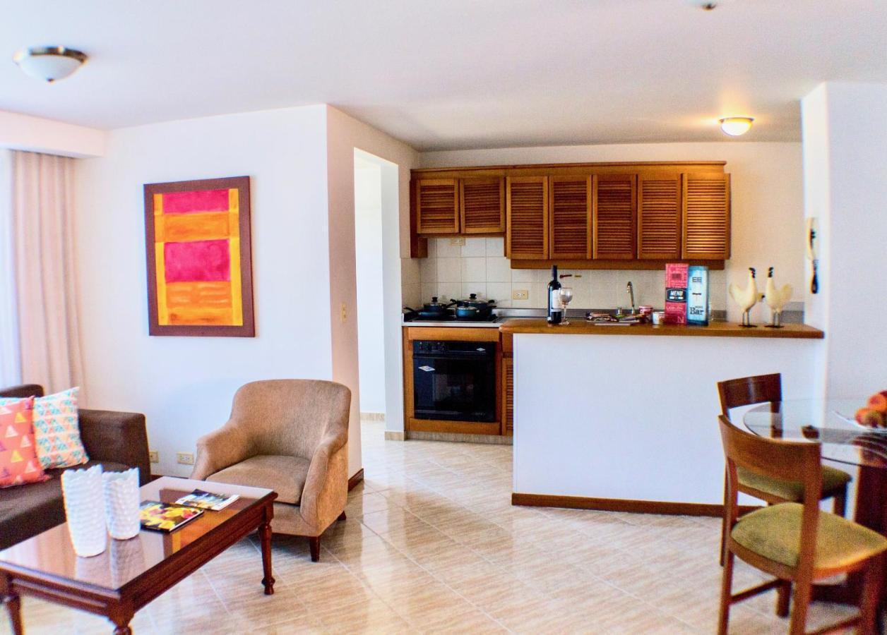 Portal Del Rodeo Apartahotel 메딜린 외부 사진